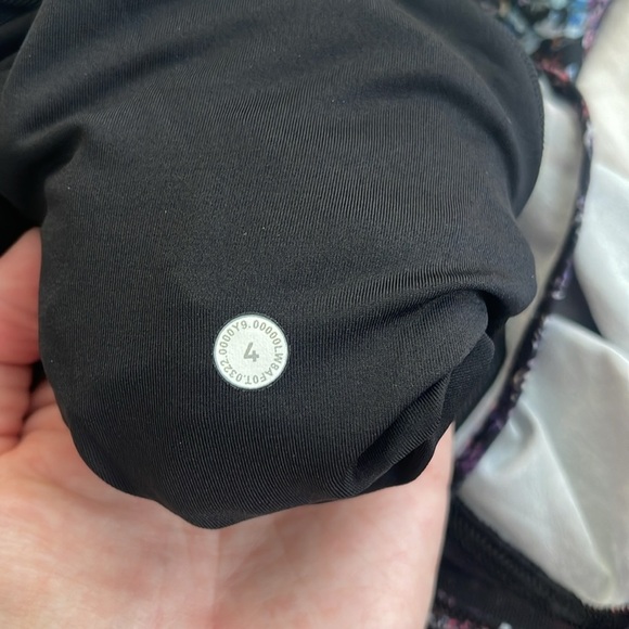 NEW Lululemon Hotty Hot High Rise Skirt Skort Size 4 Black Purple Multicolor - Picture 5 of 5